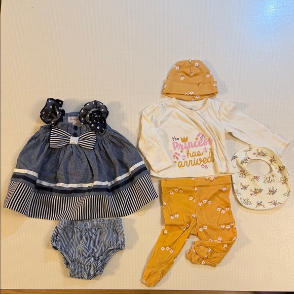 Gerber Other - 0–3 month baby girl bundle
